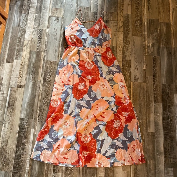 LOFT Dresses & Skirts - 💕LOFT Floral Maxi Dress💕